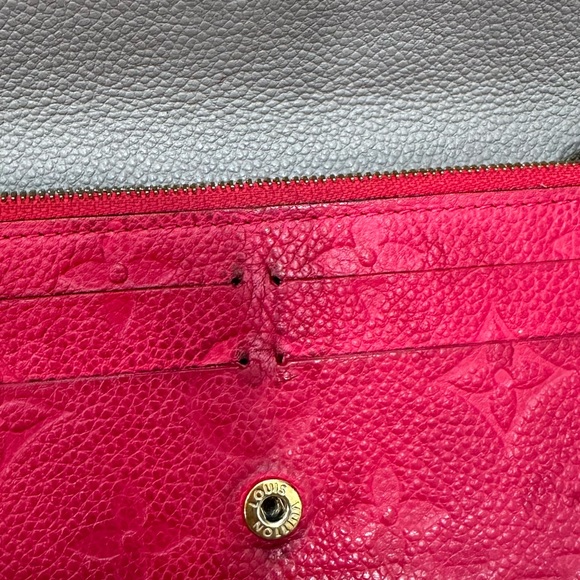 LOUIS VUITTON WALLET - Picture 8 of 11